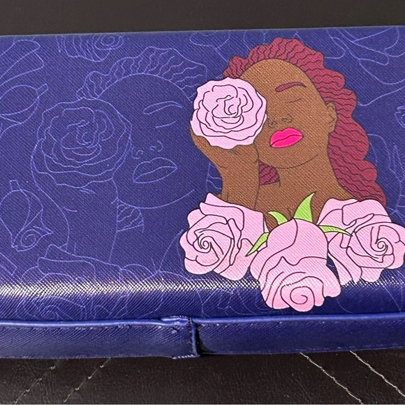 #030 Camera /Crossbody/Clutch - Purple/Pink Floral Design W/Strap - Izzy & Liv - Picture 2 of 5